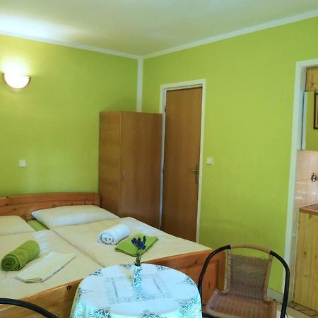 Apartmán pri zámočku Bešeňová Kültér fotó