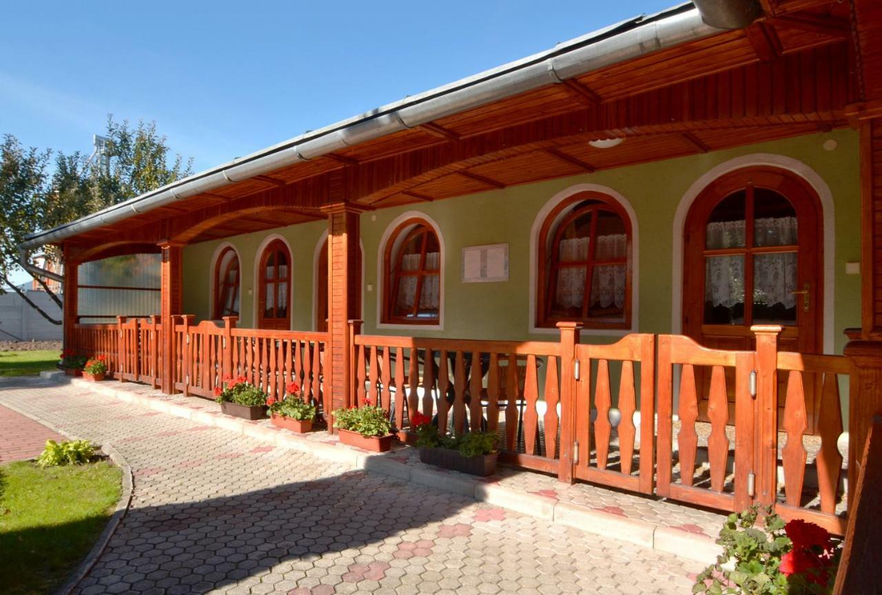 Apartmán pri zámočku Bešeňová Kültér fotó