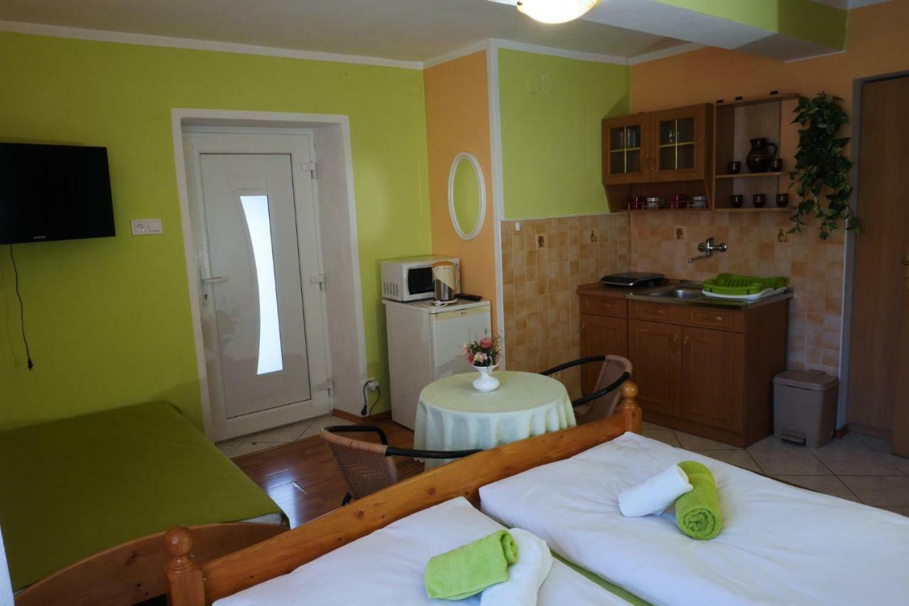 Apartmán pri zámočku Bešeňová Kültér fotó