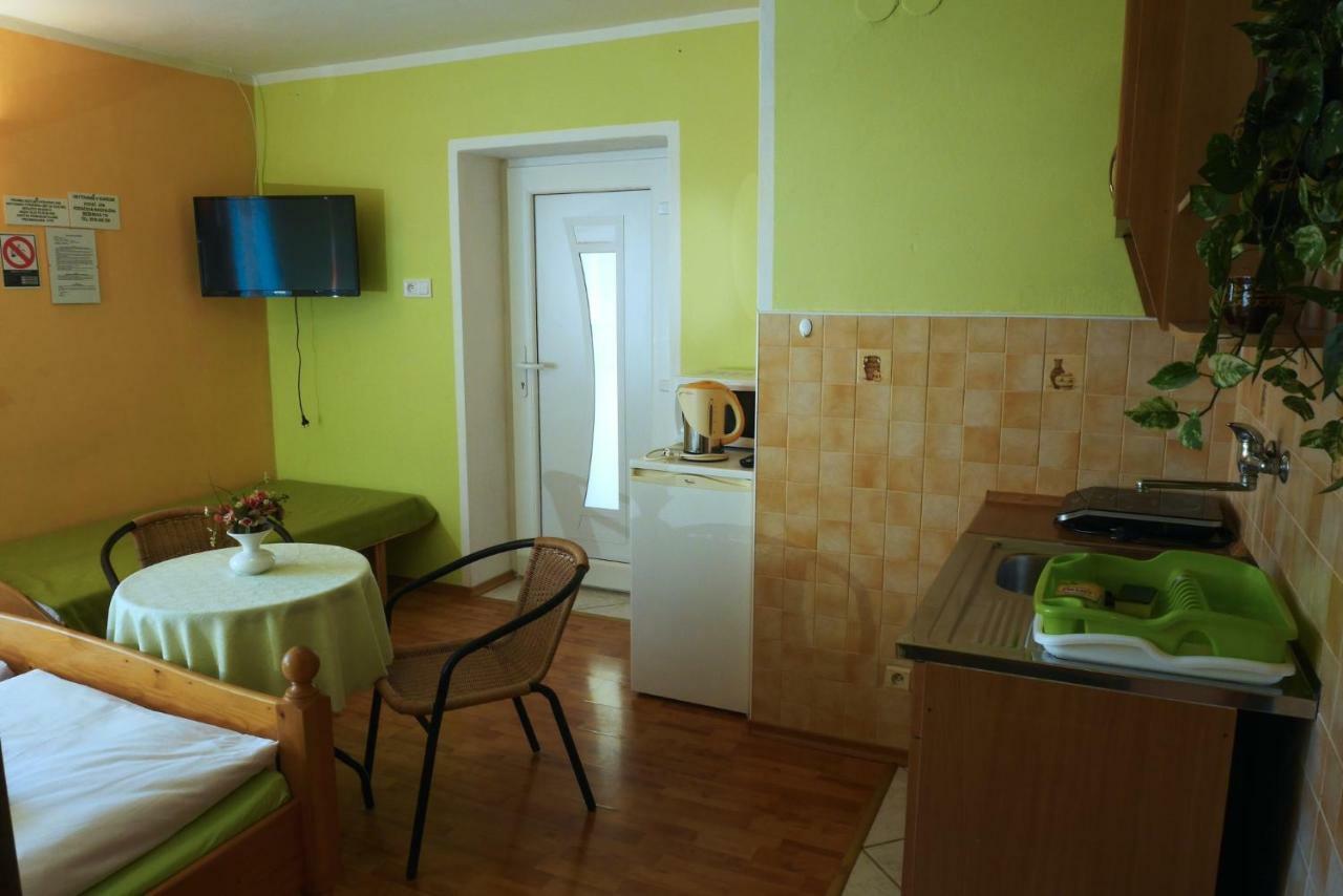 Apartmán pri zámočku Bešeňová Kültér fotó