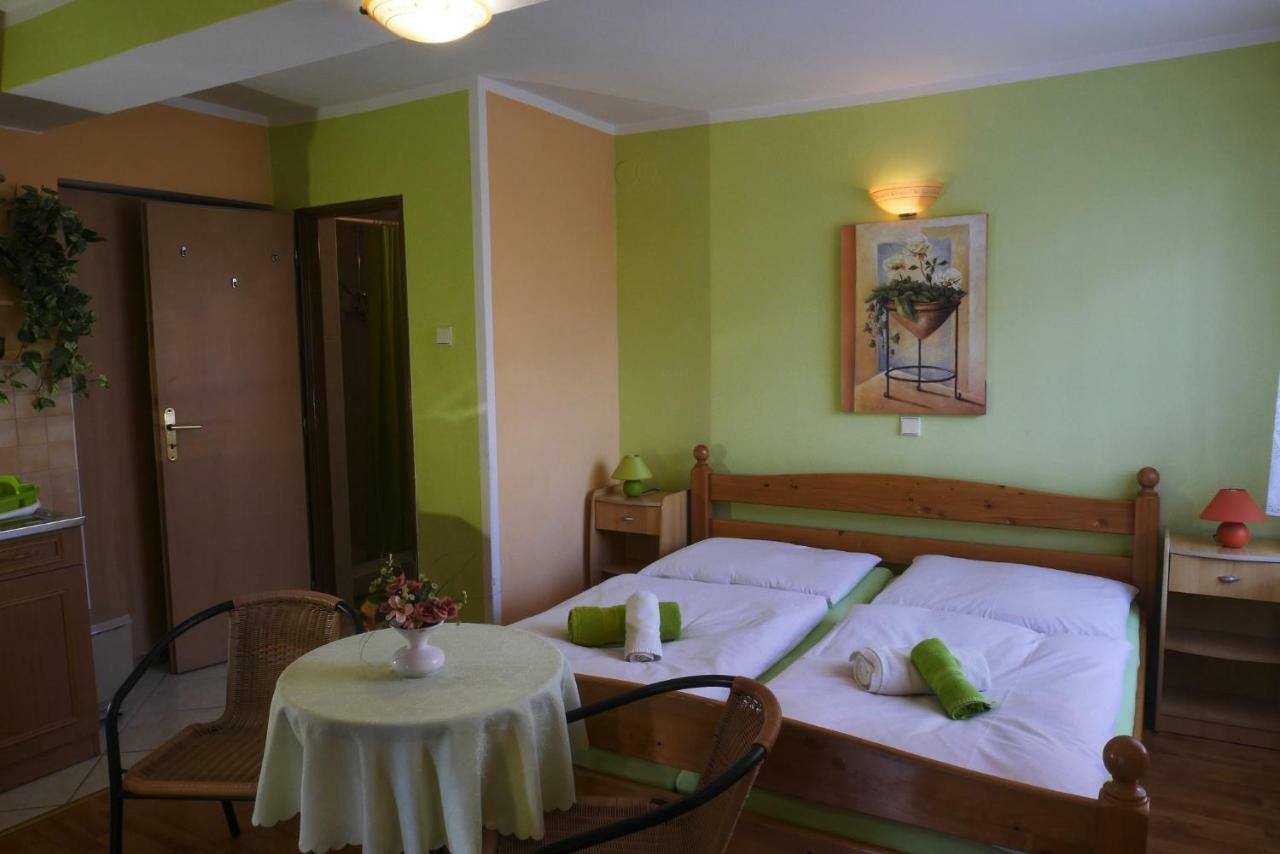 Apartmán pri zámočku Bešeňová Kültér fotó