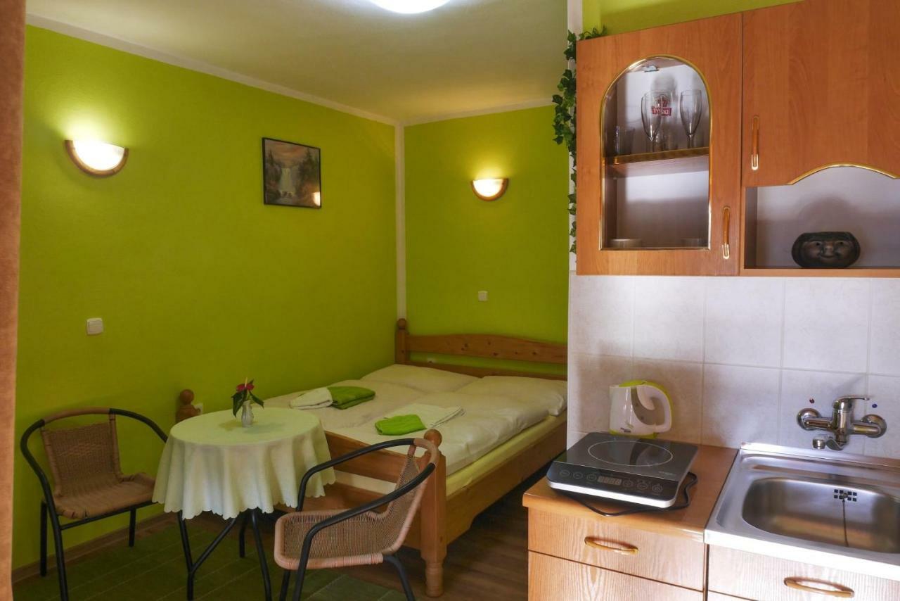 Apartmán pri zámočku Bešeňová Kültér fotó