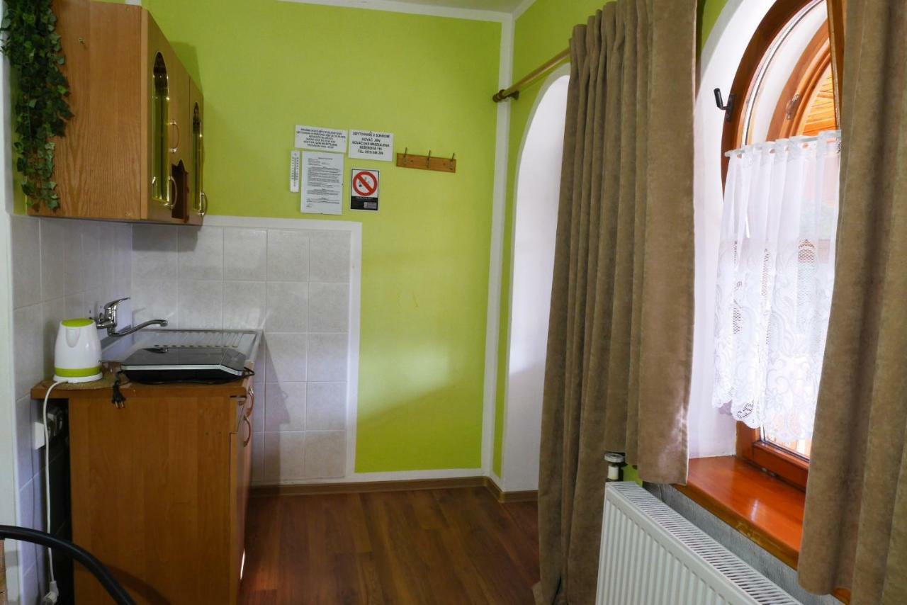 Apartmán pri zámočku Bešeňová Kültér fotó