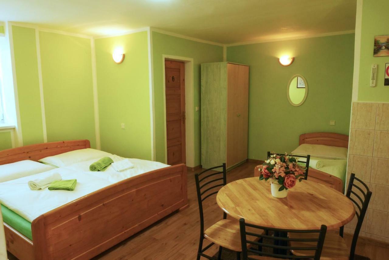 Apartmán pri zámočku Bešeňová Kültér fotó