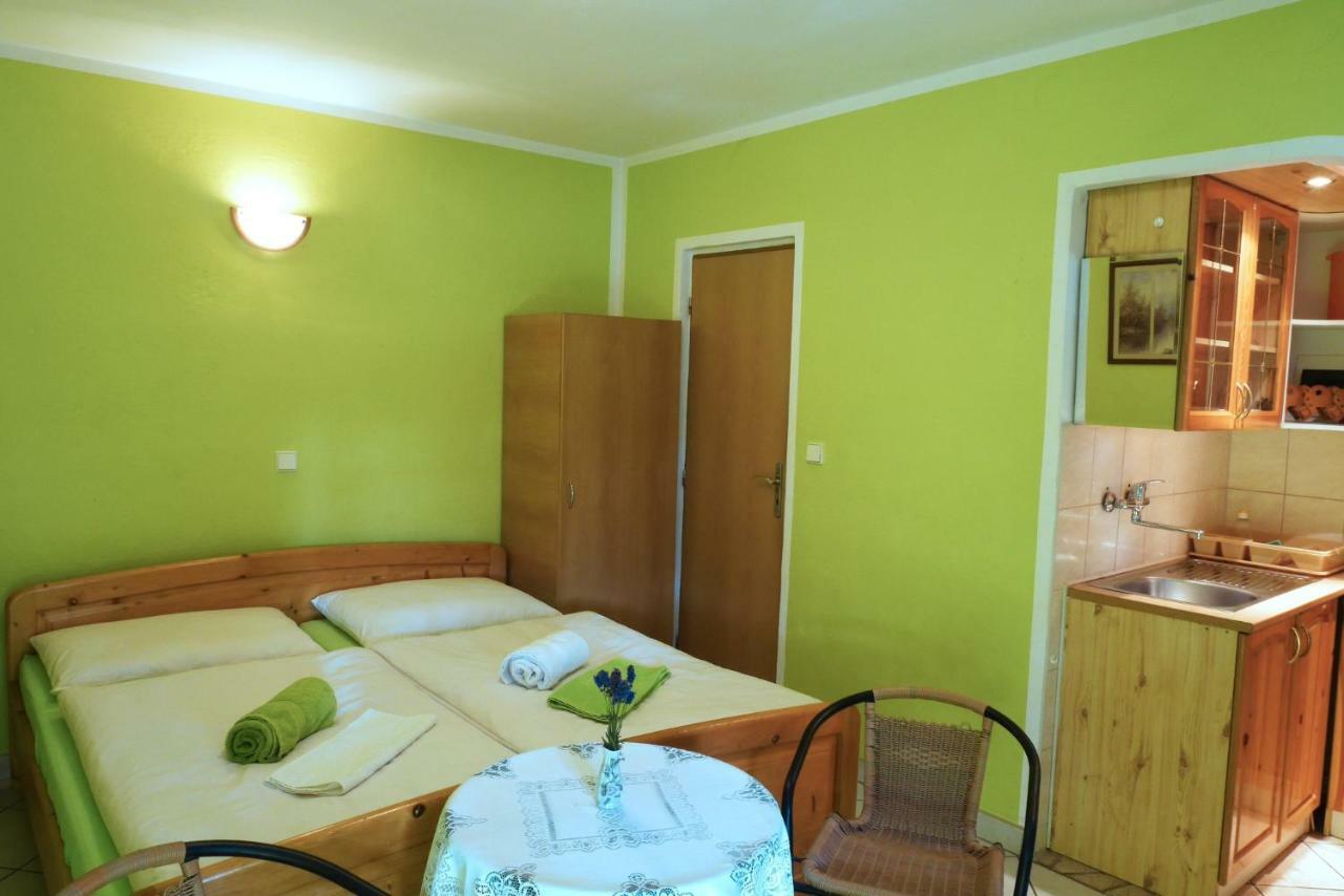 Apartmán pri zámočku Bešeňová Kültér fotó
