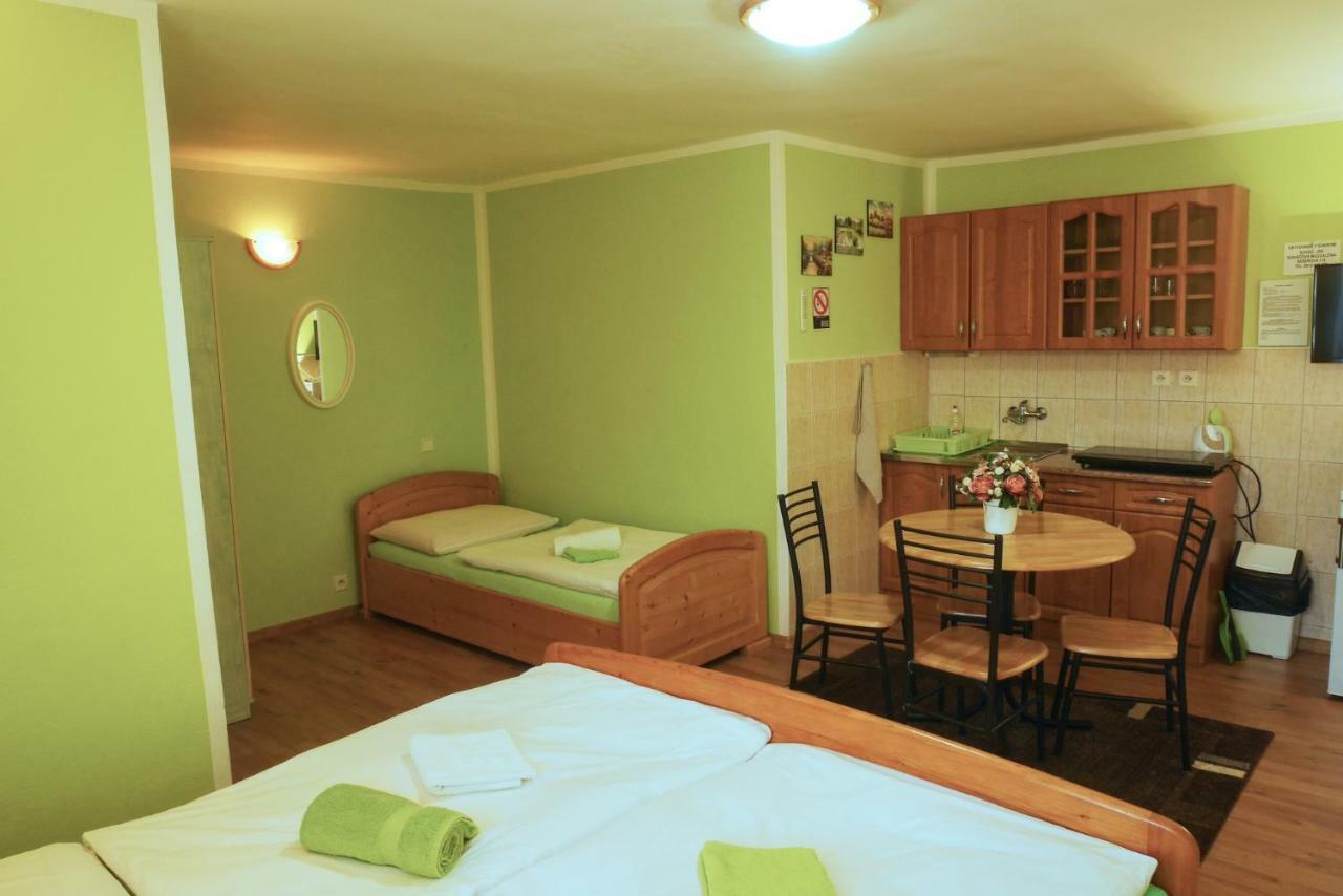 Apartmán pri zámočku Bešeňová Kültér fotó